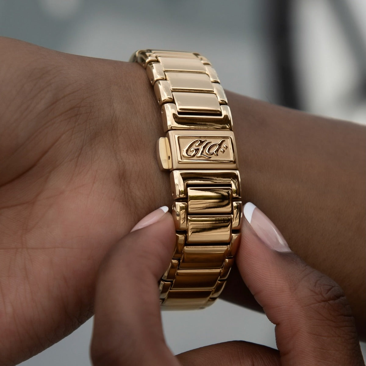 Fluted Bezel Alpha Era in Yellow Gold