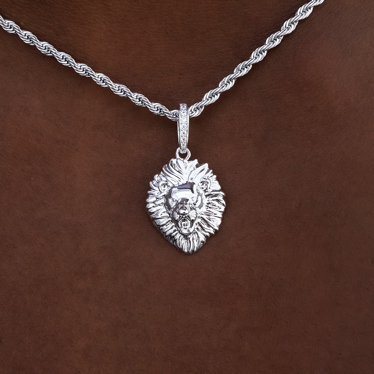 Mini Lion Pendant in White Gold