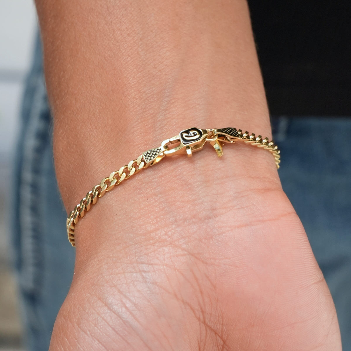 Forme Privé Slipper Bracelet in Yellow Gold