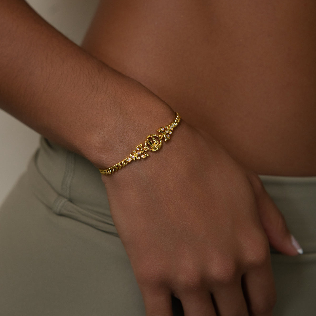 Forme Privé Slipper Bracelet in Yellow Gold