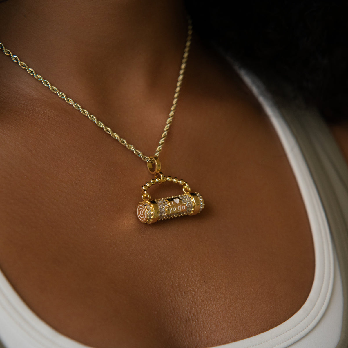 Forme Privé Yoga Mat Pendant in Yellow Gold