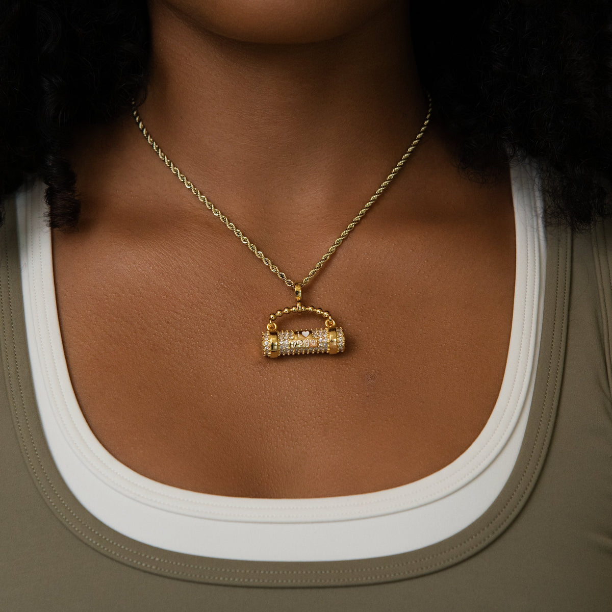 Forme Privé Yoga Mat Pendant in Yellow Gold