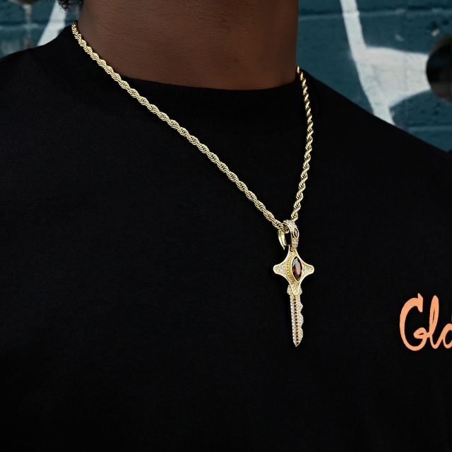 Iced Star Key Pendant in Yellow Gold