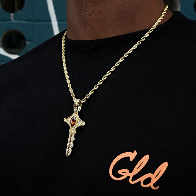 Iced Star Key Pendant in Yellow Gold