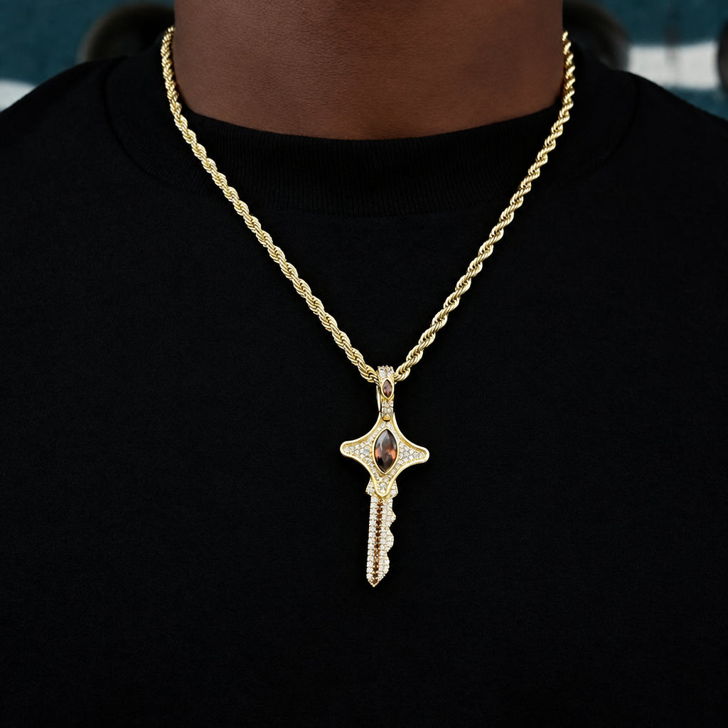 Iced Star Key Pendant in Yellow Gold